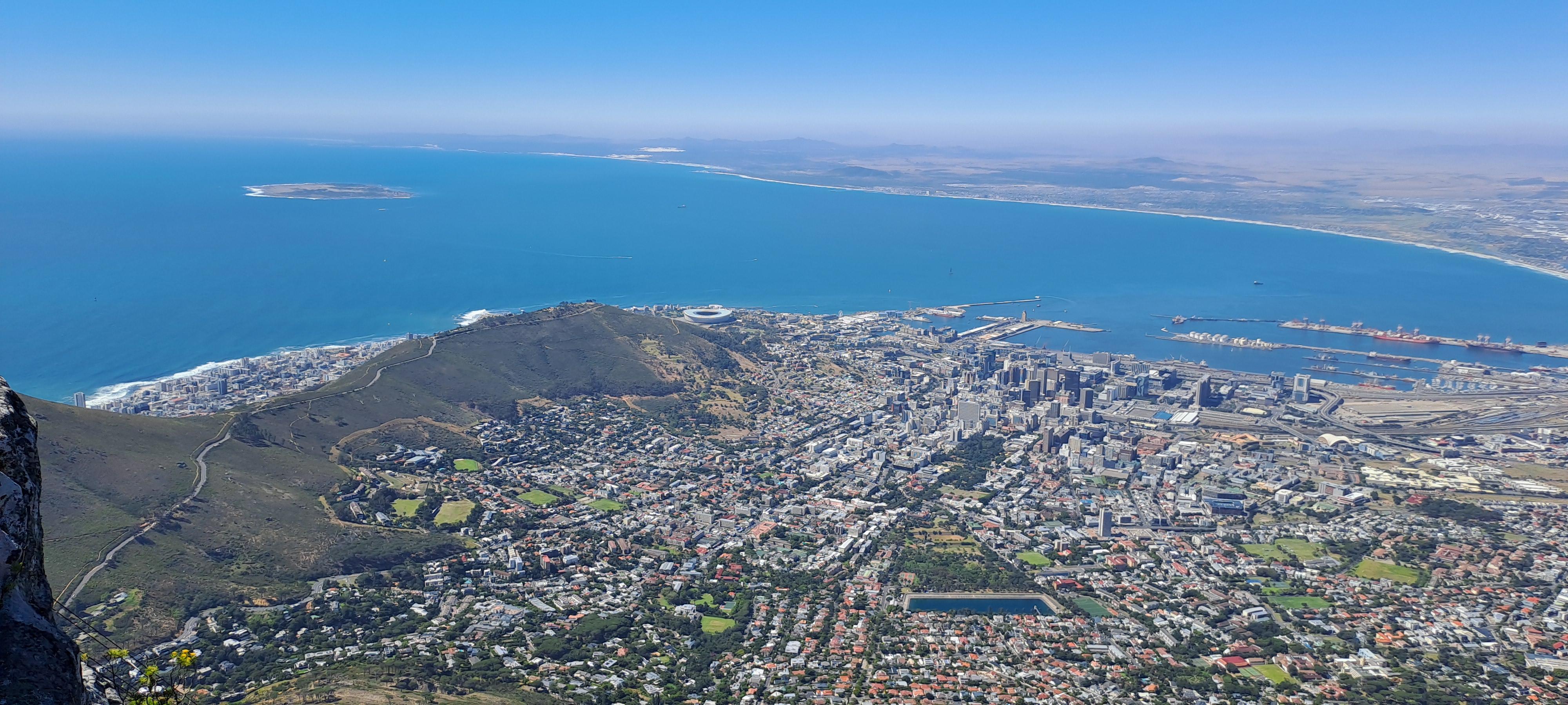  Cape Town vue du plateau à 1000m et Robben Island là où Mandela fut en prison pendant 27 ans !